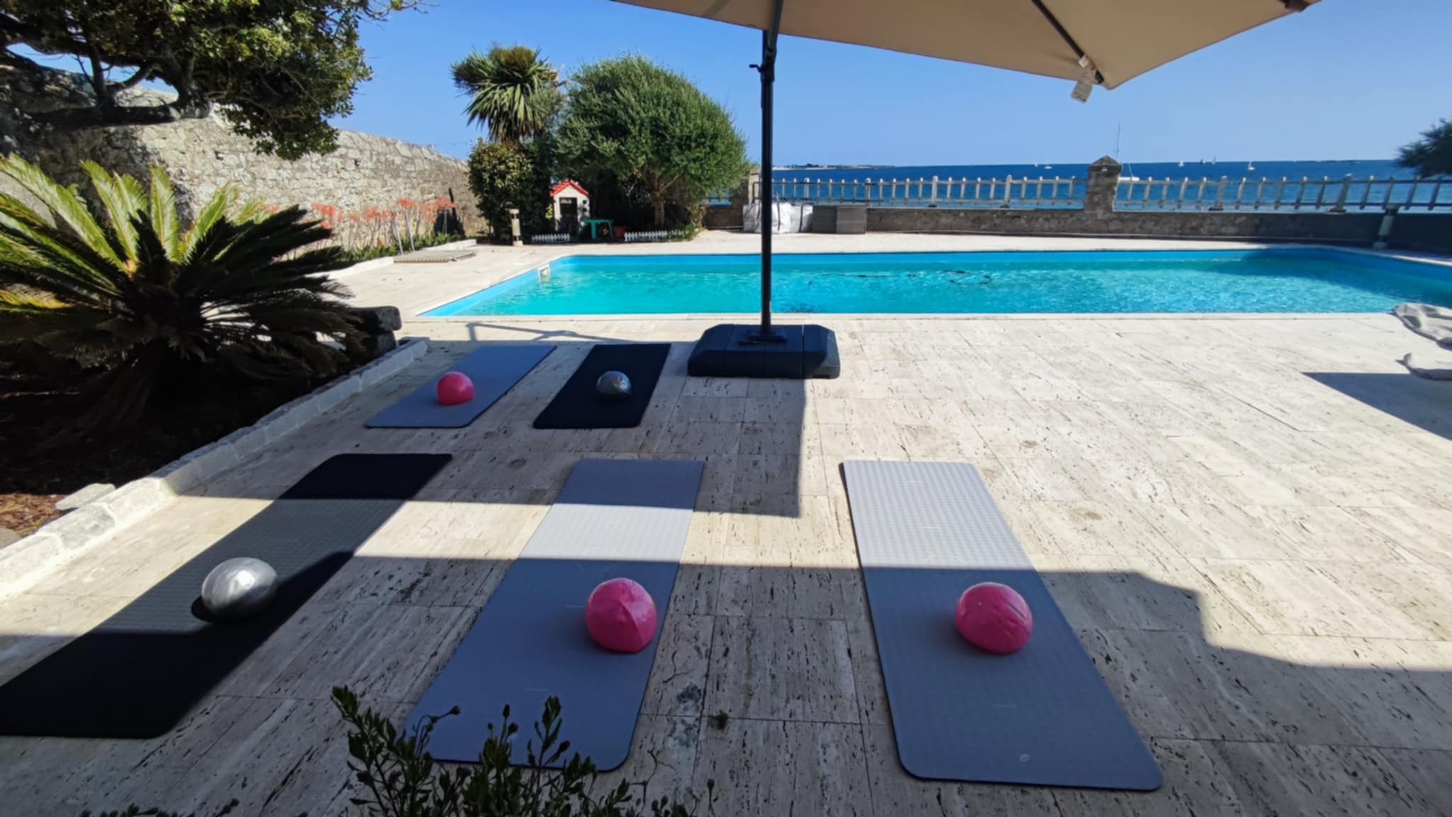 Séance de Pilates en petit groupe au studio Mon Pilates à Larmor-Plage